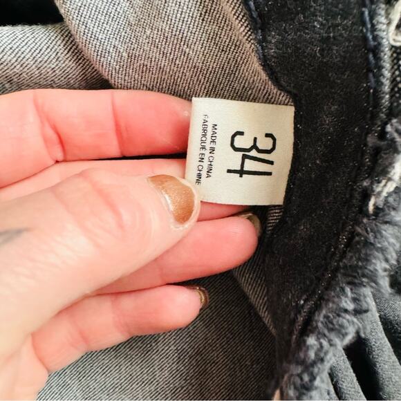 BDG Urban Outfitters Ruched Dipped Flare Jean
Women's 34 (18) - Picture 11 of 14